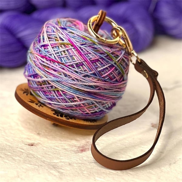 💝49% OFF-Portable Wrist Yarn Holder, Gift for Crocheter